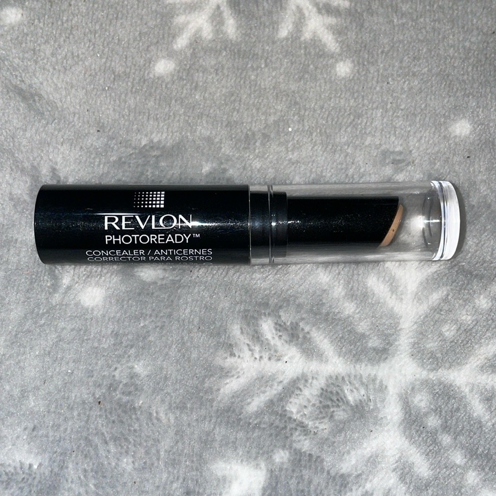 Brush, concealer, and eyeshadow makeup set